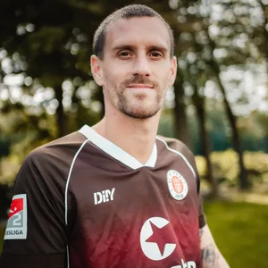 Simon Zoller im Trikot des FC St. Pauli