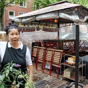 Bis zum 19. September soll Kinkeo Xayapheth die Terrasse vor ihrem Restaurant „Kim's Kitchen“ abbauen.