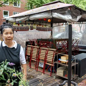 Bis zum 19. September soll Kinkeo Xayapheth die Terrasse vor ihrem Restaurant „Kim's Kitchen“ abbauen.
