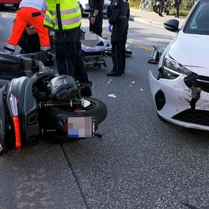 Moped-Fahrer bei Unfall in Hamburg schwer verletzt