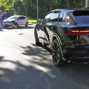 Der Opel stieß mit einem Audi Q8 zusammen