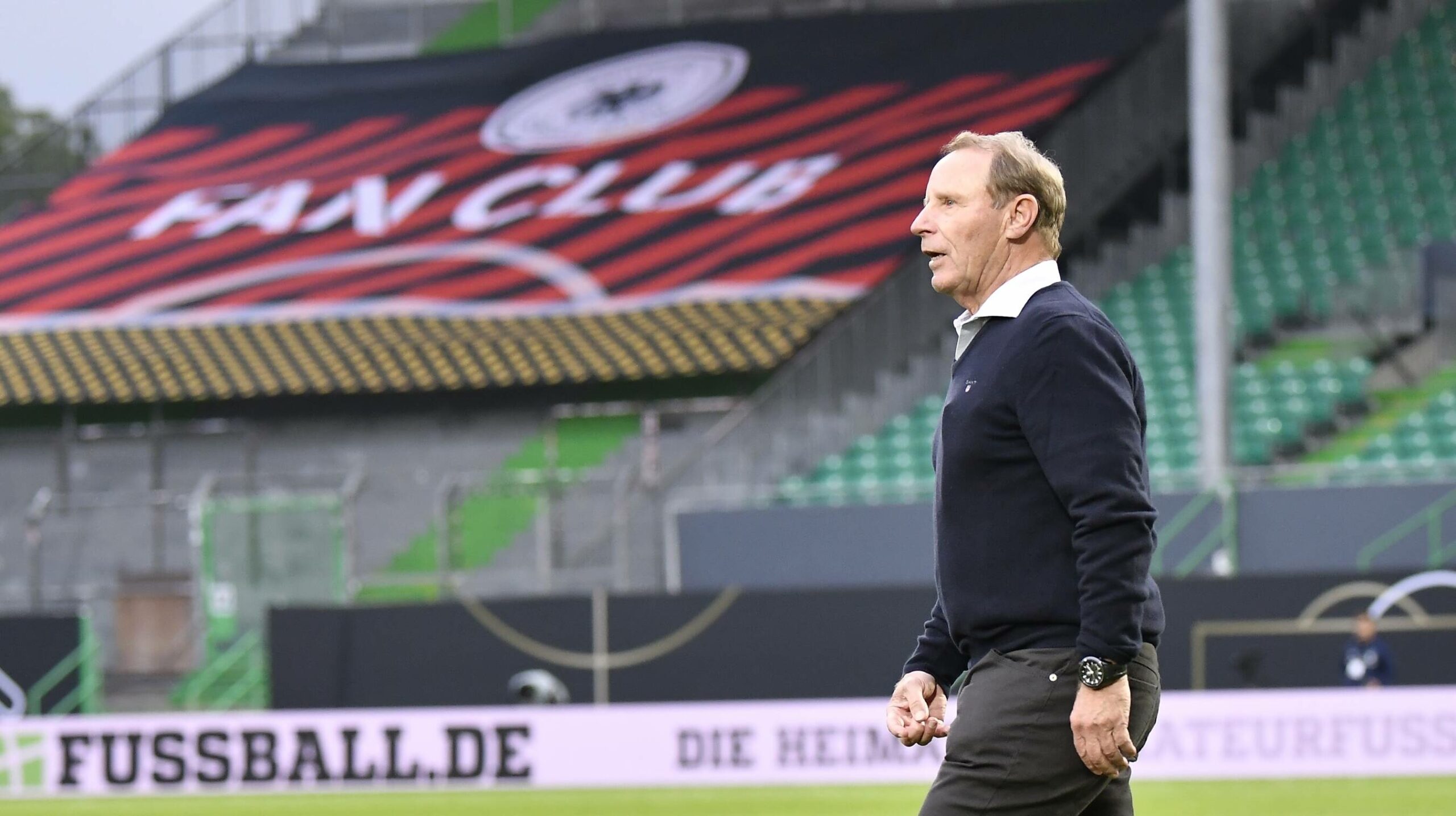 Berti Vogts auf einem Fußballfeld