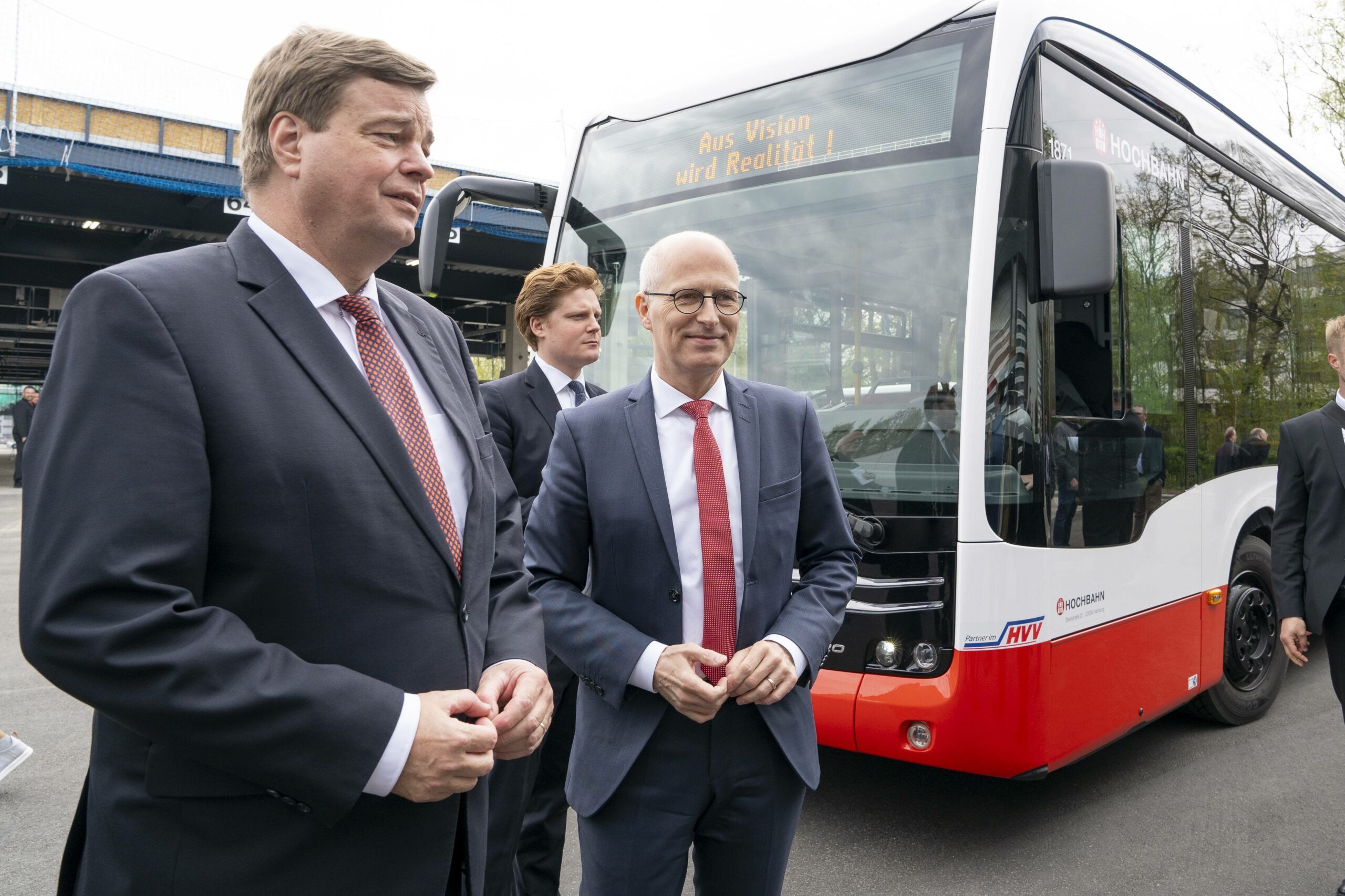 Bürgermeister Peter Tschentscher (SPD) plant bis 2030 den sogenannten „Hamburg-Takt“ im HVV. Ist dieses Ziel noch erreichbar?