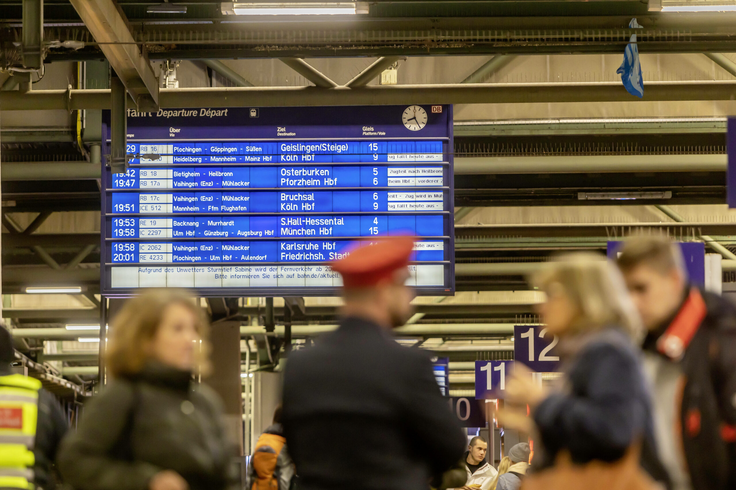 Die Unpünktlichkeit der Deutschen Bahn sorgt immer wieder für Kritik. (Symbolbidl)