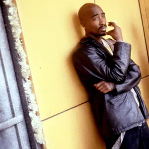 Der 1996 ermordete Rapper Tupac Shakur (l.) neben Schauspieler Tim Roth