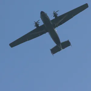 Das zweimotorige Bundeswehrflugzeug wurde von einem Laserpointer geblendet. (Symbolbild)