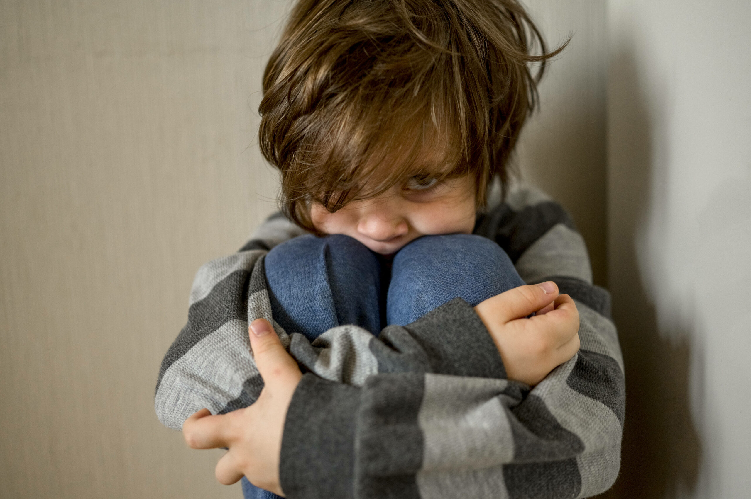 Eine neue Umfrage zeigt, dass Eltern ihre Kinder in den vergangenen beiden Jahren besonders gestresst erlebt haben. (Symbolbild)