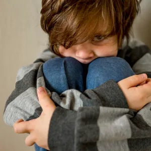 Eine neue Umfrage zeigt, dass Eltern ihre Kinder in den vergangenen beiden Jahren besonders gestresst erlebt haben. (Symbolbild)
