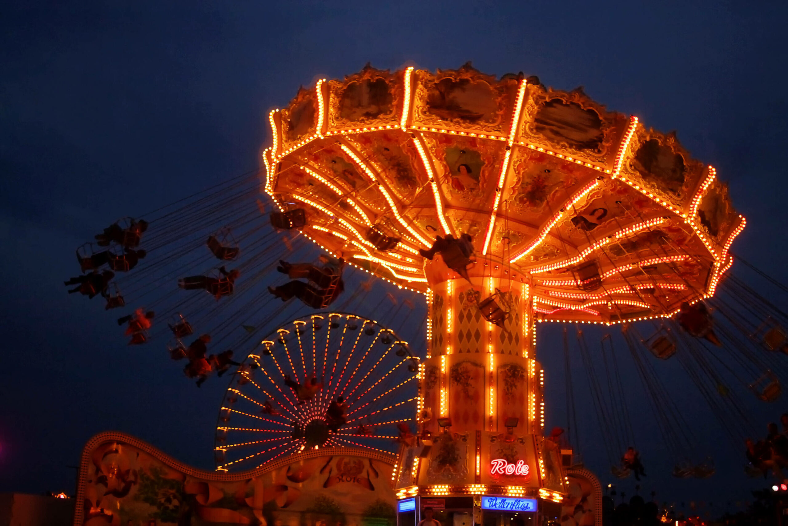 Auf einer Kirmes im niedersächsischen Hessisch-Oldendorf wurden mehr als 50 Menschen mit Reizgas verletzt. (Symbolbild)