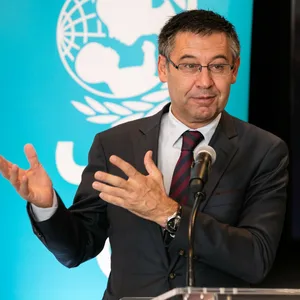 Josep Maria Bartomeu hält eine Rede