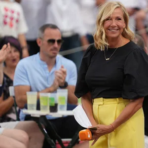 Moderatorin Andrea Kiewel geht mit dem ZDF-Fernsehgarten auf Tour – und kommt für zwei Termine nach Hamburg! (Archivbild)