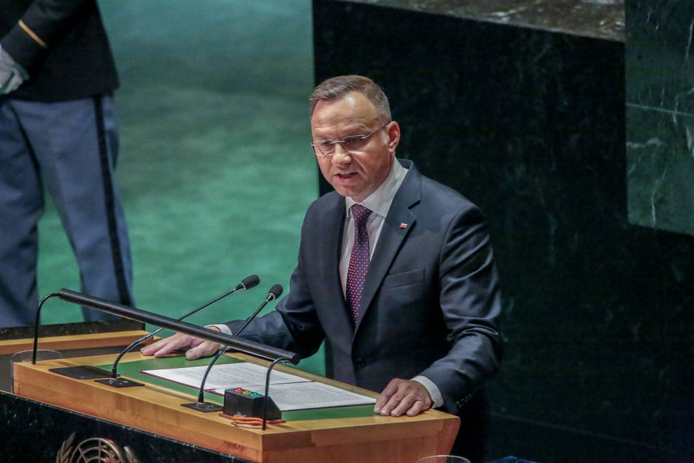 Andrzej Duda hält eine Rede