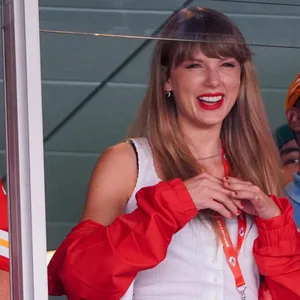 Taylor Swift lacht