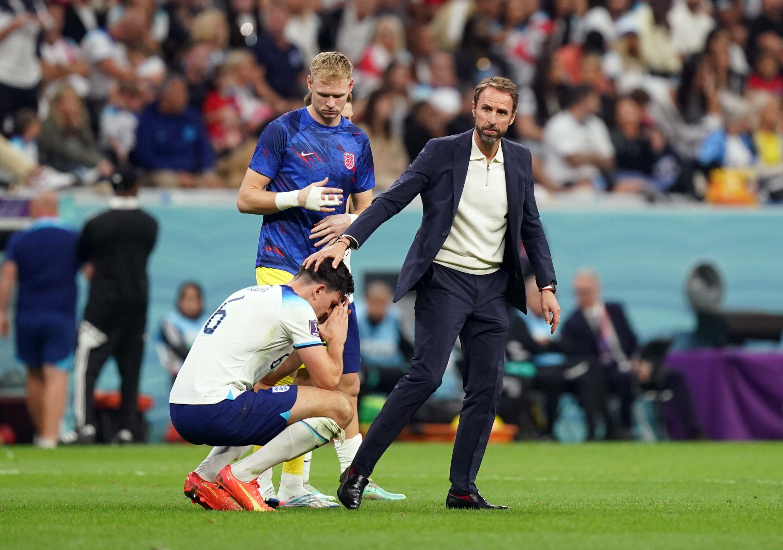 Gareth Southgate tröstet Harry Maguire nach WM-Spiel gegen Frankreich