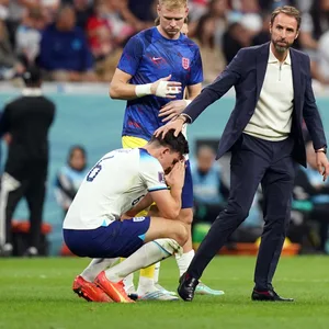 Gareth Southgate tröstet Harry Maguire nach WM-Spiel gegen Frankreich