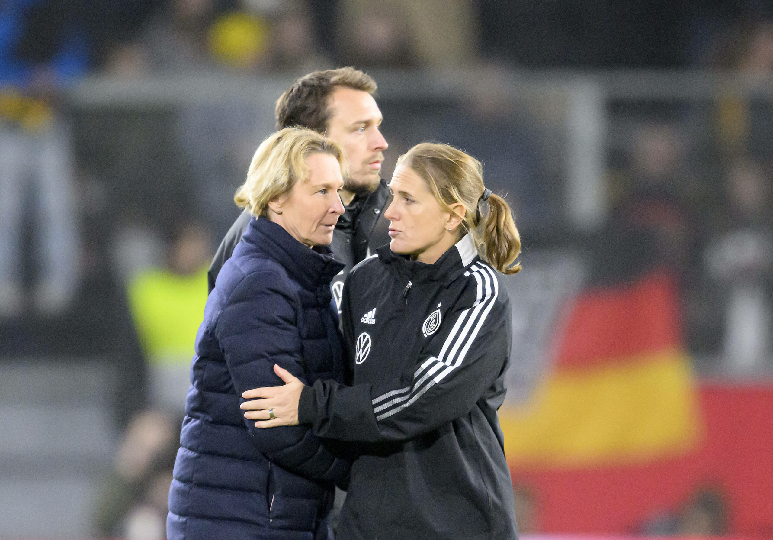 DFB-Bundestrainerin Martina Voss-Tecklenburg und Co-Trainerin Britta Carlson