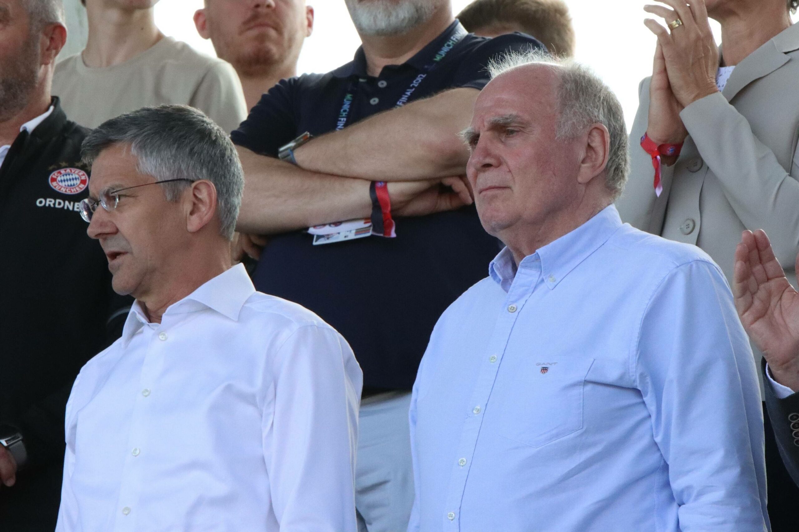 Uli Hoeneß mit Herbert Hainer auf der Tribüne