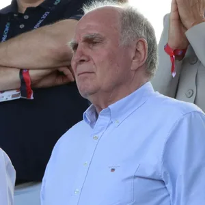Uli Hoeneß mit Herbert Hainer auf der Tribüne