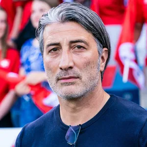 Schweiz-Trainer Murat Yakin beim Spiel gegen Rumänien