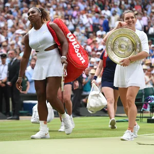 Serena Williams und Simona Halep beim Wimbledon-Finale 2019
