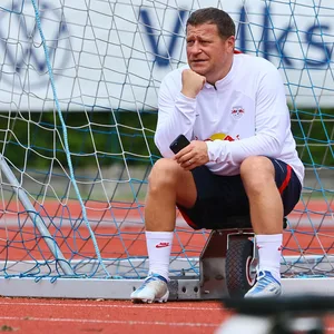 Max Eberl im Trainingslager in Italien