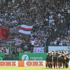 St. Paulis reisefreudige Fans - hier in Fürth - dürften in Berlin einen Rekord aufstellen.
