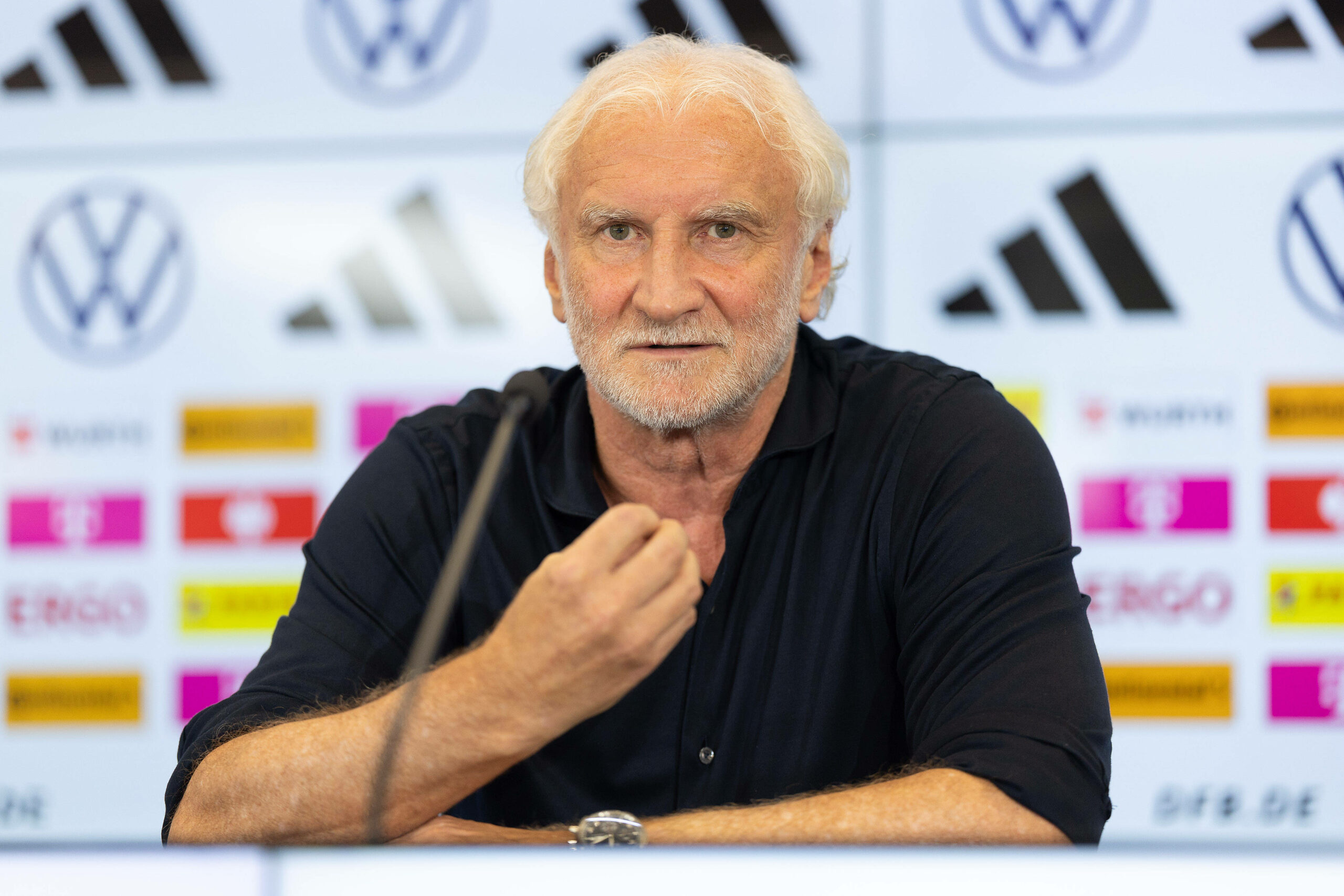 Rudi Völler bei einer DFB-Pressekonferenz