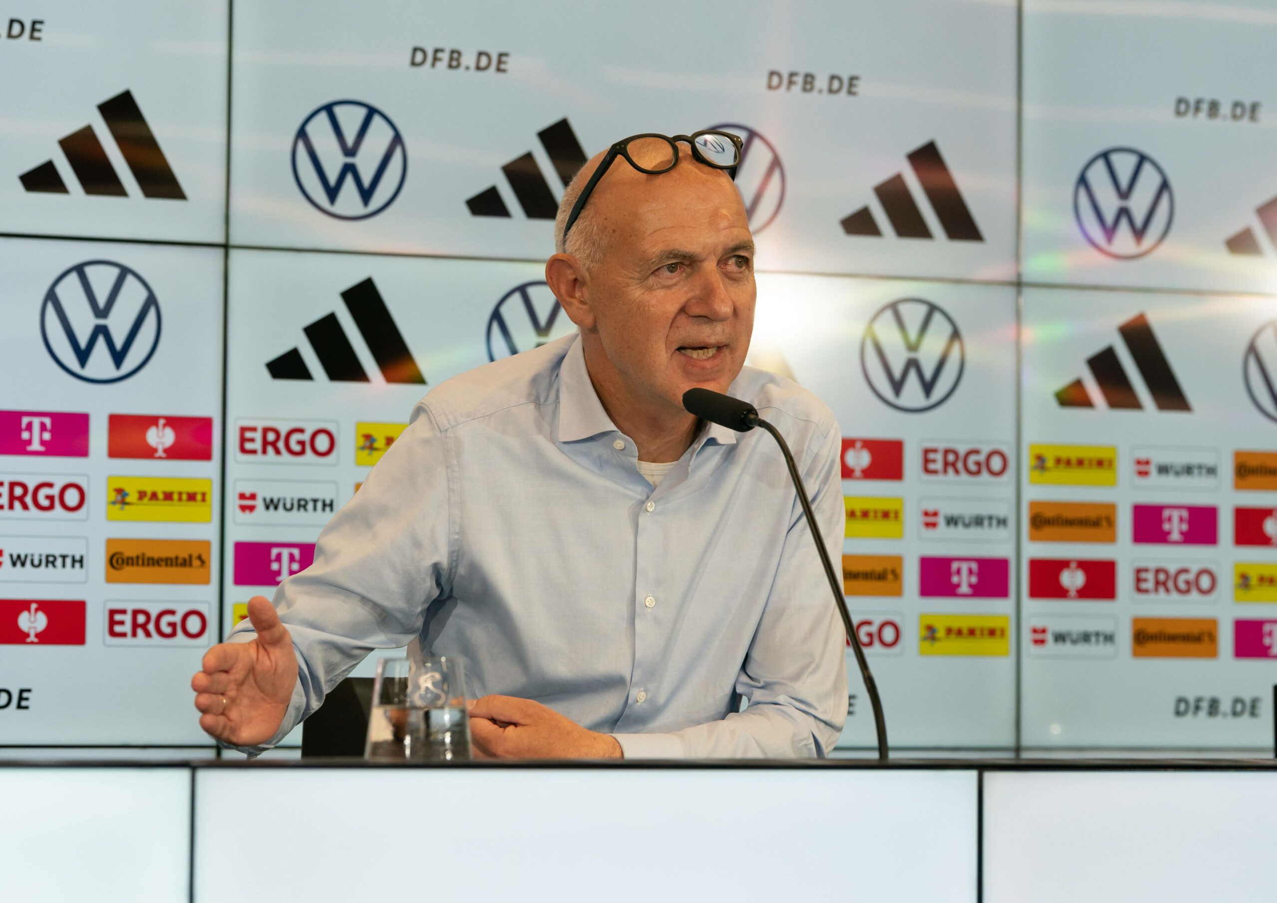 Bernd Neuendorf auf einer DFB-Pressekonferenz