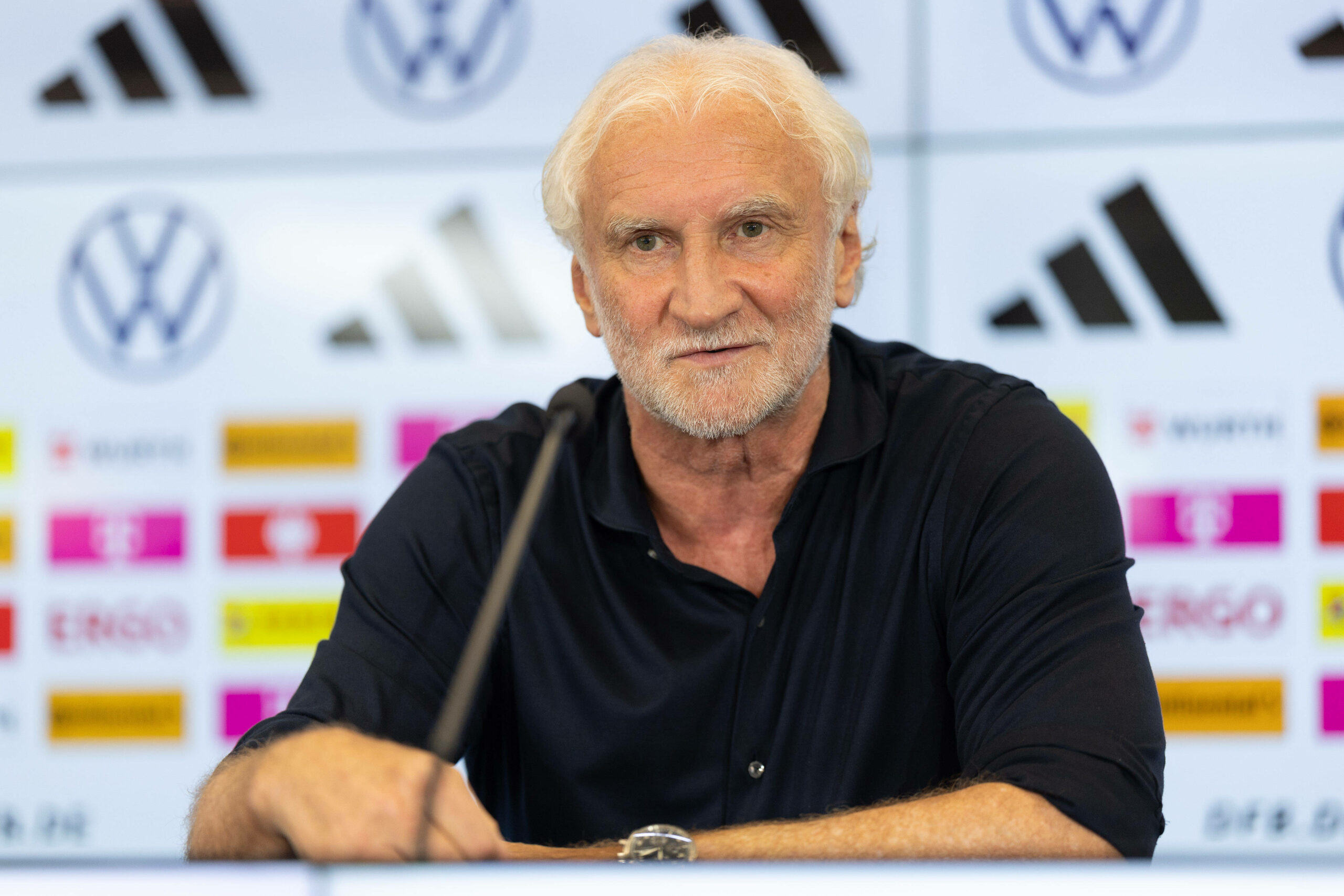 Rudi Völler bei einer DFB-Pressekonferenz