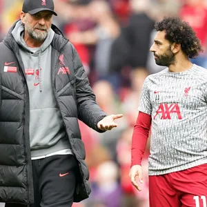 Jürgen Klopp und Mohamend Salah beim Premier-League Auftakt