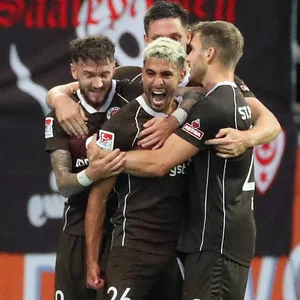St. Pauli bejubelt Eilas Saads Tor in Braunschweig