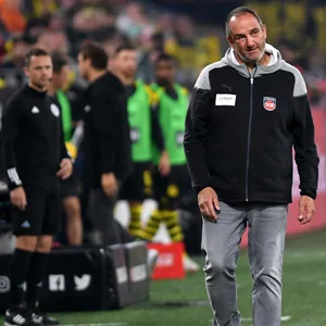 Frank Schmidt am Spielfeldrand