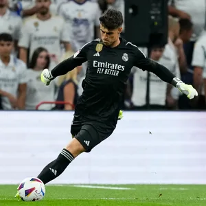 Kepa mit einem Abstoß beim Spiel gegen Getafe CF