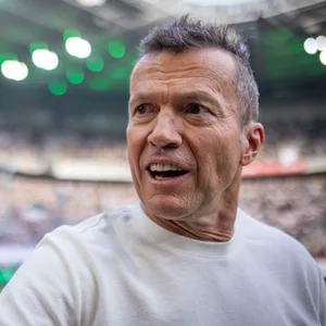 TV-Experte Lothar Matthäus beim Spitzenspiel zwischen Gladbach und München
