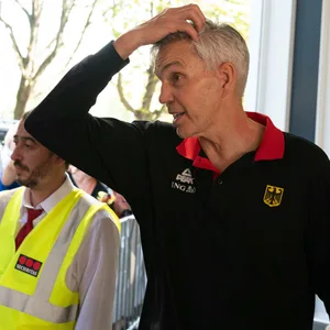Gordon Herbert kratzt sich am Kopf