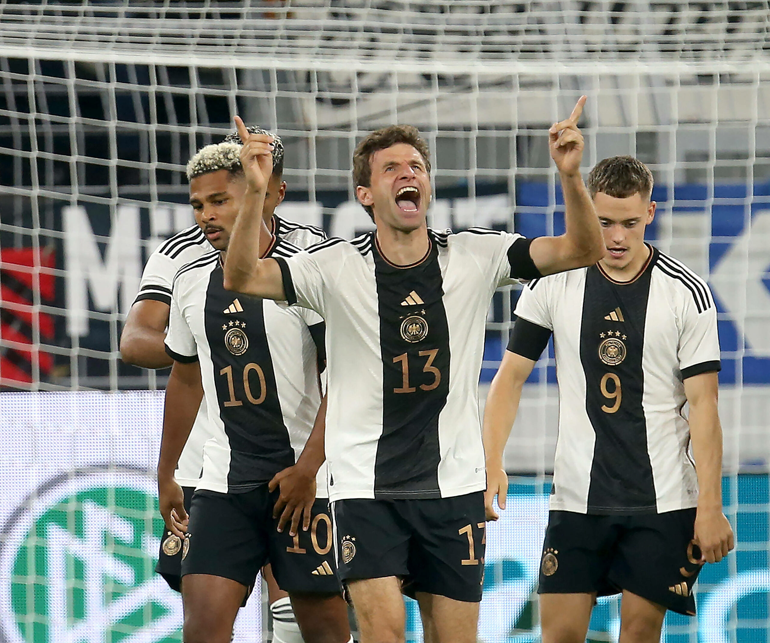 Sie können es noch: Thomas Müller (Mitte) feiert sein Tor zum 1:0 gegen Frankreich.