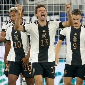 Sie können es noch: Thomas Müller (Mitte) feiert sein Tor zum 1:0 gegen Frankreich.