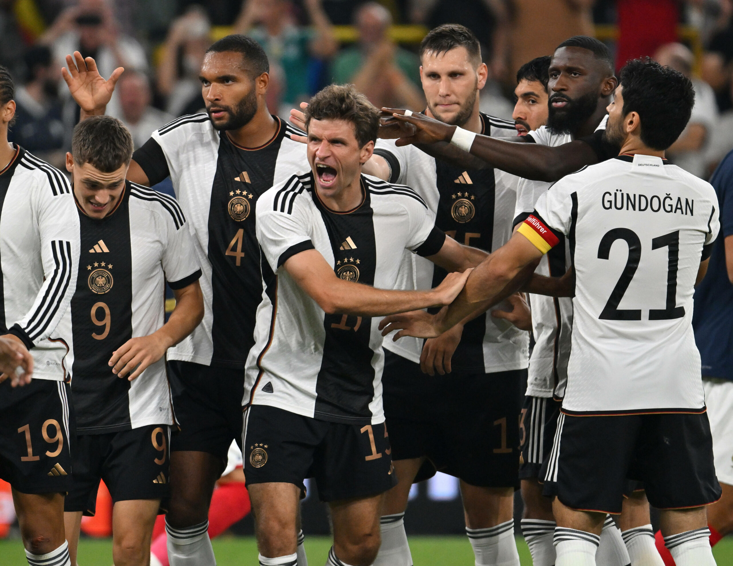 DFB-Team umjubelt Treffer von Thomas Müller gegen Frankreich