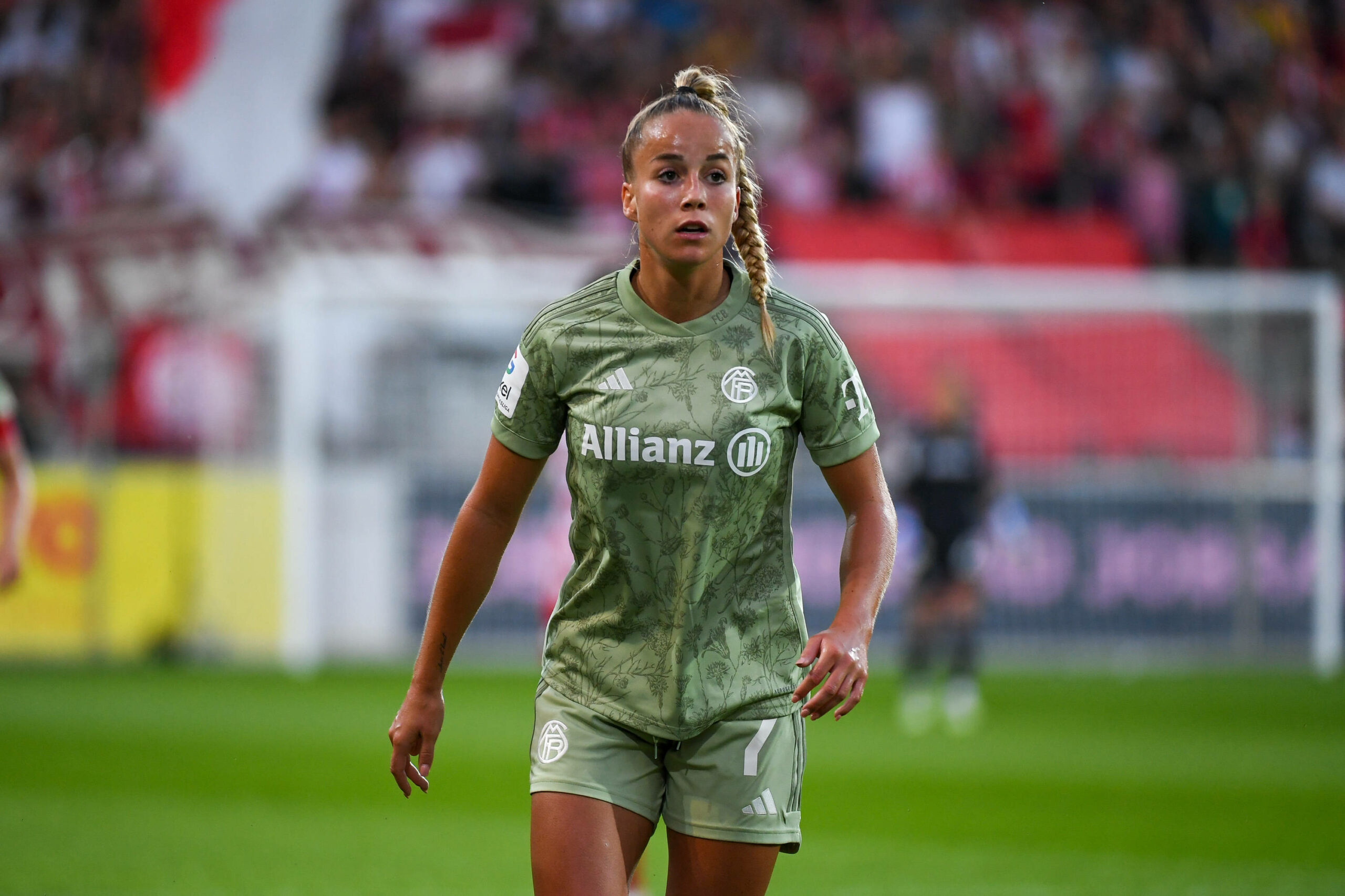 Giulia Gwinn auf dem Fußballfeld