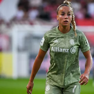 Giulia Gwinn auf dem Fußballfeld