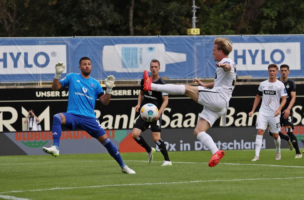 HSV-Torwart Heuer Fernandes gegen Elversberg