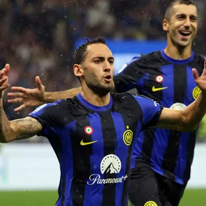 Hakan Calhanoglu bejubelt sein Tor