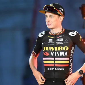 Jonas Vingegaard auf dem Podium