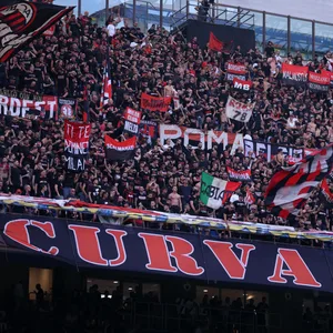 Die Südkurve im Stadion des AC Mailand