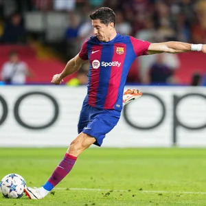Robert Lewandowski beim Torschuss
