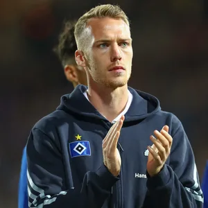 Sebastian Schonlau stellte sich nach der Pleite in Osnabrück den Fans, auch wenn er vorher nicht spielen konnte.