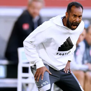 Im letzten Heimspiel gegen Hannover (1:1) lief für Düsseldorf-Coach Daniel Thioune nicht alles nach Plan.