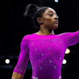 Simone Biles turnt