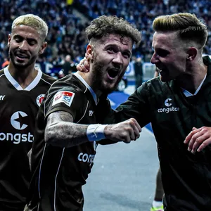 Marcel Hartel bejubelt sein Tor gegen Hertha