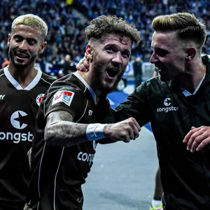Marcel Hartel bejubelt sein Tor gegen Hertha